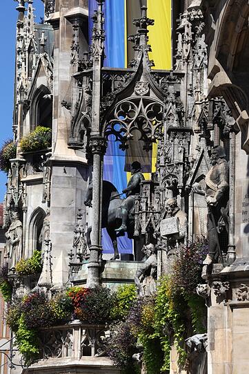 Die Blümchen für die Bienchen am Neuen Rathaus.