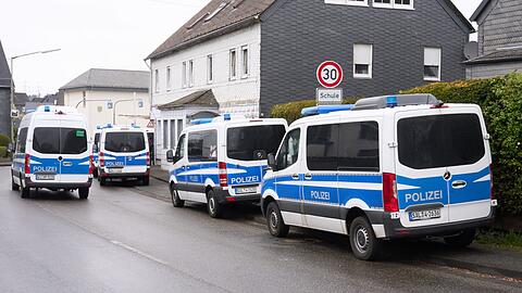 Der Tatverdächtige ist seit mehr als einer Woche verschwunden.