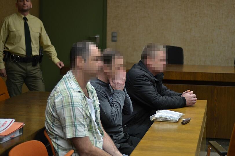 Vor Gericht, von links: Mariusz Z, Arkadiusz G., Darus L.. Sie folterten 20 Minuten eine polnischen Landsmann.