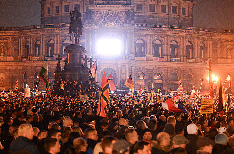 Bilder von der Pegida-Demo in Dresden zum einjährigen Jubiläum der fremdenfeindlichen Bewegung.