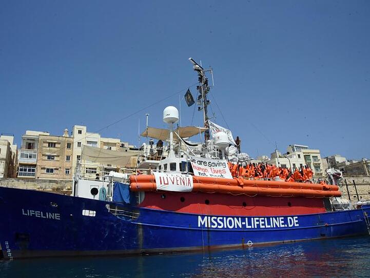 Das deutsche Seenotrettungsschiff "Lifeline" im Hafen von Malta.