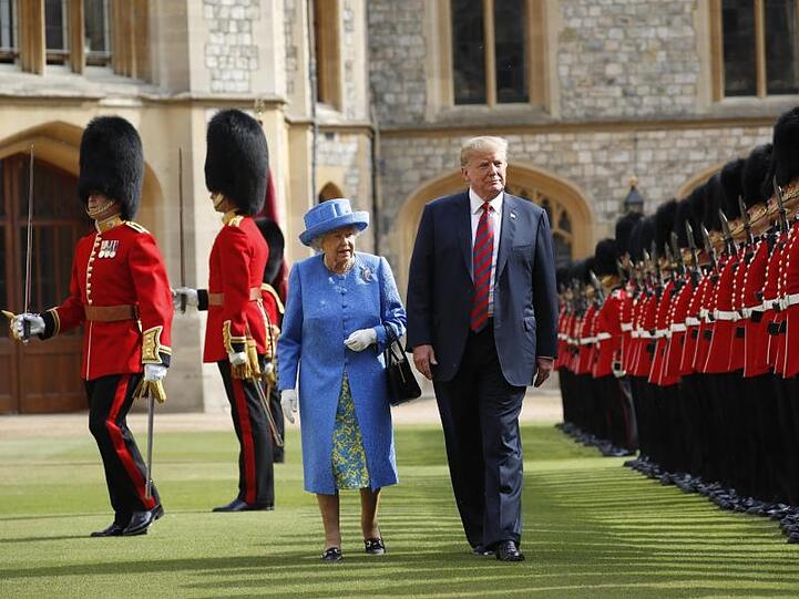 Donald Trump im vergangenen Juli zusammen mit der britischen Königin bei einem Besuch auf Windsor Castle.
