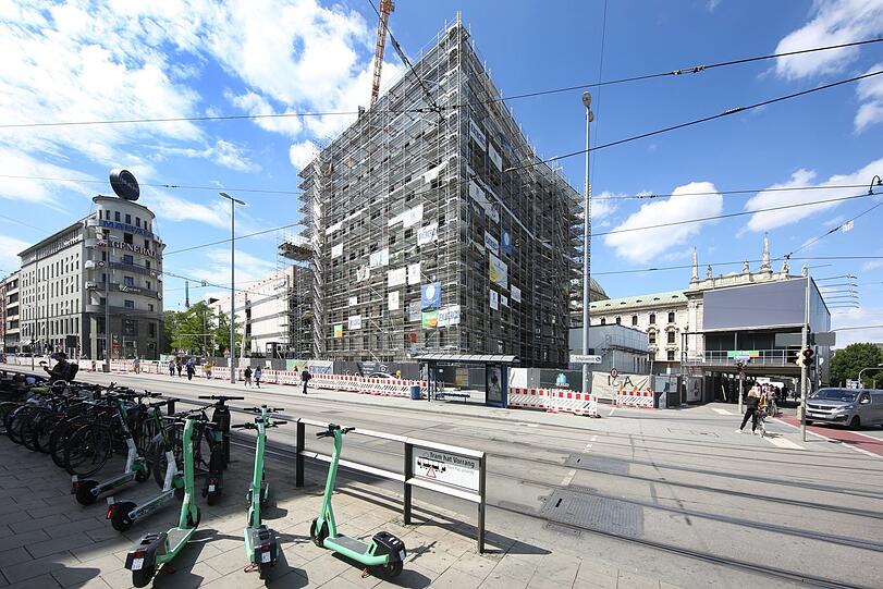 Der neue Königshof wächst stetig in die Höhe, eine wirklich markante Baustelle im Herzen der Stadt.