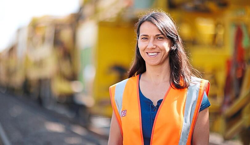 Die Bauingenieurin Daniela Lung koordiniert die Baustelle.