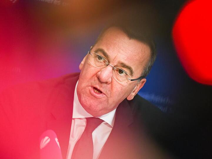 Niedersachsens Innenminister Boris Pistorius hat sich klar gegen eine Ausweitung der Abschiebungen nach Afghanistan ausgesprochen.