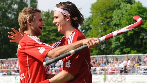 Hoffen auf möglichst viel Einsatz-Zeiten: Die „Siedler“ Florian Woesch und Christopher Wesley (rechts) wollen auch im Nationaltrikot gemeinsam jubeln. Hoffen auf möglichst viel Einsatz-Zeiten: Die „Siedler“ Florian Woesch und Christopher Wesley (rechts) wollen auch im Nationaltrikot gemeinsam jubeln.