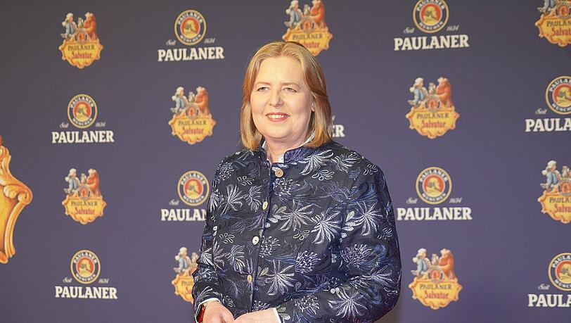 Die SPD-Arbeitsministerin B&auml;rbel Bas am Roten Teppich am Nockherberg.