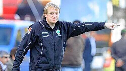 Will seinem Kumpel, FCK-Trainer  Marco Kurz, beim Gastspiel in Ronhof das Leben so schwer wie möglich machen: Kleeblatt-Coach Mike Büskens.
