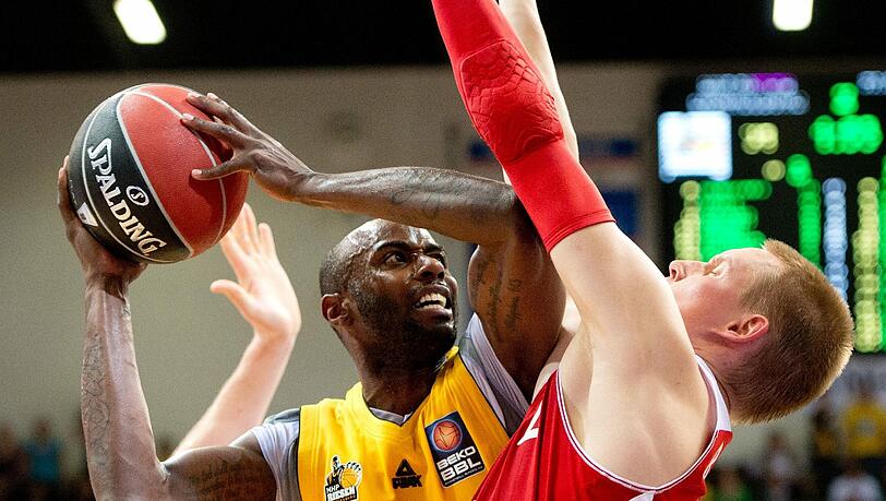 Die Basketballer des FC Bayern beim Spiel in Ludwigsburg. Abseits des Parketts zanken sie mit der Liga. Die Basketballer des FC Bayern beim Spiel in Ludwigsburg. Abseits des Parketts zanken sie mit der Liga.