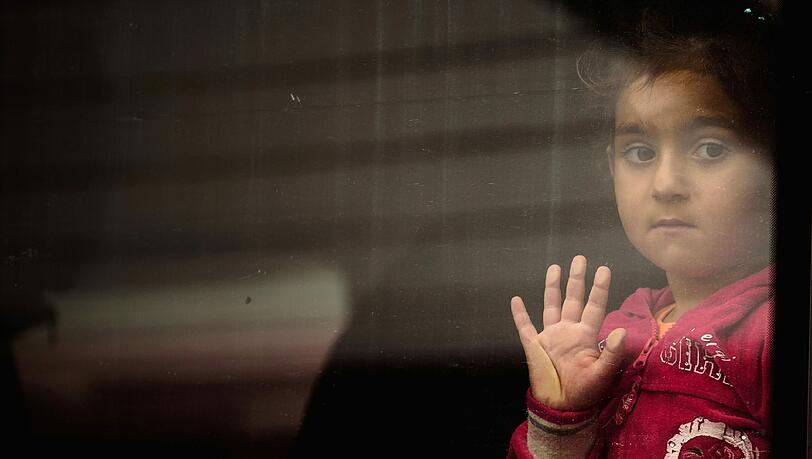 In den letzten Tagen sind hunderte Flüchtlingskinder wie dieses Mädchen in München angekommen. Viele von ihnen sind traumatisiert. In den letzten Tagen sind hunderte Flüchtlingskinder wie dieses Mädchen in München angekommen. Viele von ihnen sind traumatisiert.
