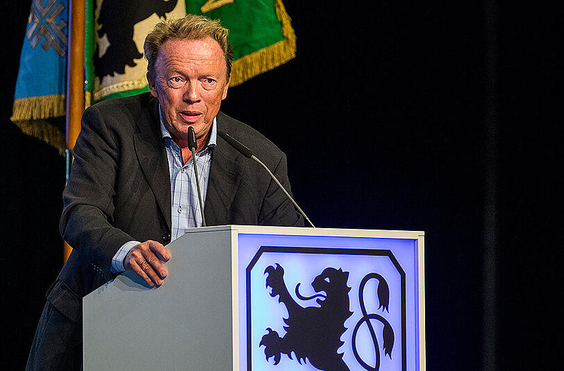 Eigentlich sollte es in diesem Jahr ruhiger ablaufen. Aber mit den Personalien Oliver Kreuzer und Thomas Eichin haben Präsident Peter Cassalette und der TSV 1860 München auch 2016 ihr Sommertheater.