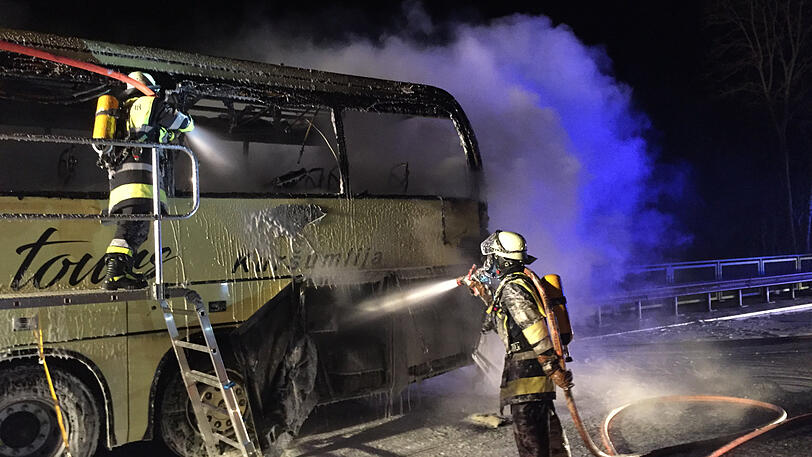 Die Feuerwehr Weyarn war allein mit 22 Mann vor Ort.