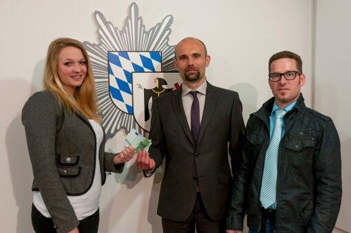 Die couragierte Müncnner Schülerin Paulina H.(16) ist von der Polizei für ihren Einsatz geehrt worden. Zuletzt bekam sie einen Preis der Sendung Aktenzeichen XY...