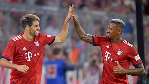 Bei Bayern vor einer ungewissen Zukunft: Javi Martínez (l) und Jérôme Boateng.