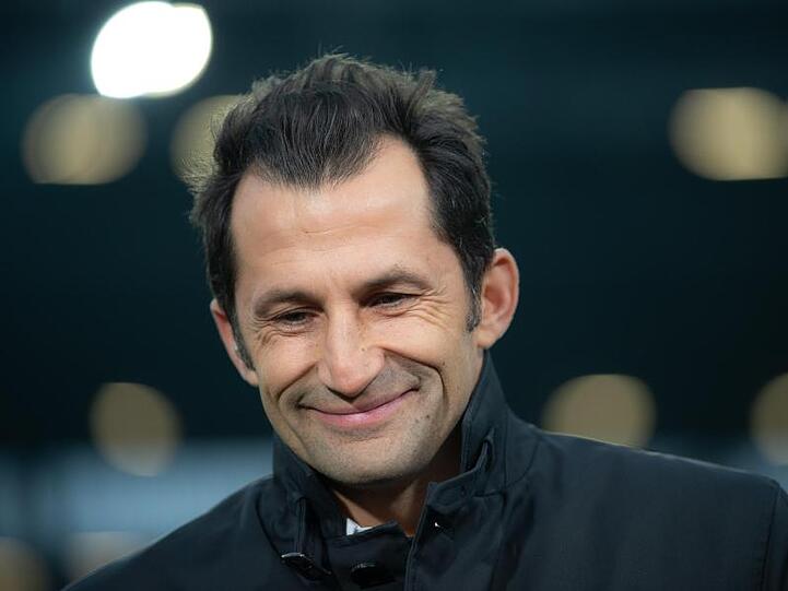 Der Sportdirektor des FC Bayern München, Hasan Salihamidzic, lächelt. Foto: Swen Pförtner/Archiv