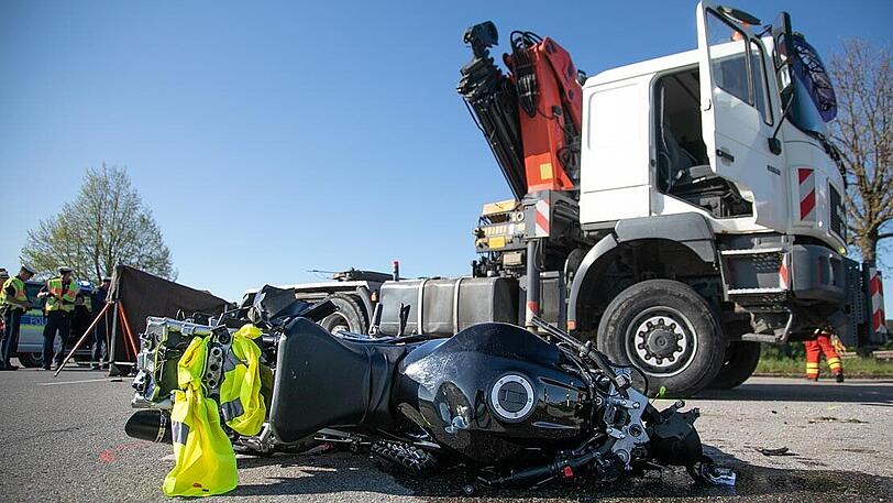 Der tödliche Verkehrsunfall ereignete sich auf Höhe des Weilers Eichham.