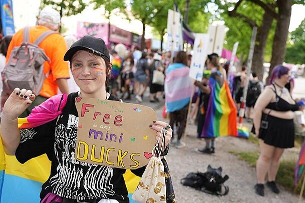 Yoshi (18): "Wir sind aus Augsburg und zum ersten mal hier in München dabei. Wir freuen uns auf den Tag." Yoshi (18): "Wir sind aus Augsburg und zum ersten mal hier in München dabei. Wir freuen uns auf den Tag."