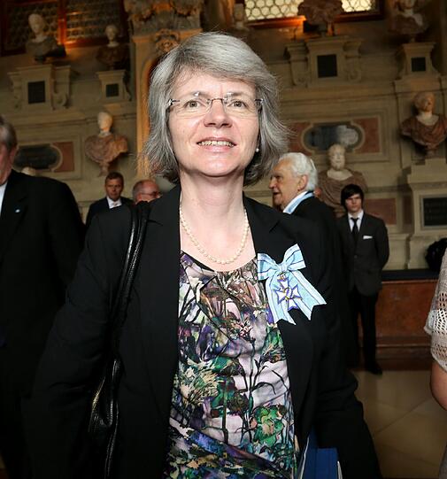 Dorothea Deneke-Stoll Am Mittwoch wurde in München der Bayerischen Verdienstorden vom bayerischen Ministerpräsidenten, Horst Seehofer, an 20 Bürgerinnen und 30 Bürger verliehen.