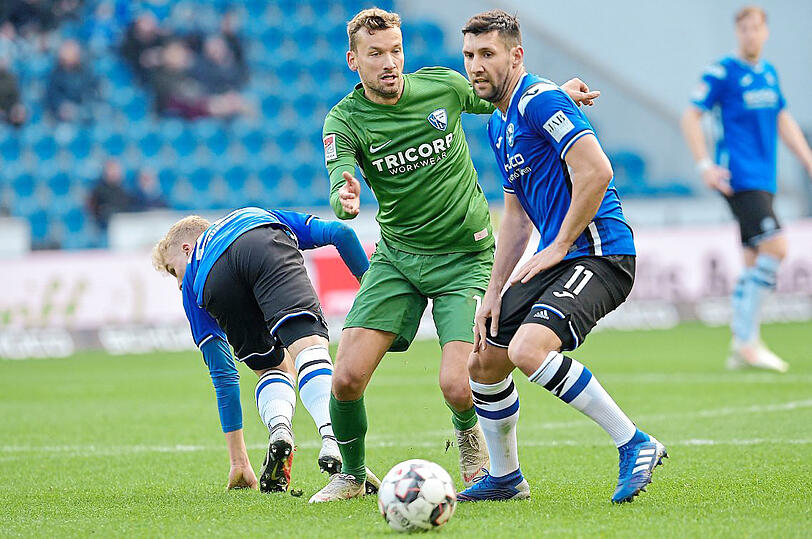 Passt perfekt ins Beuteschema der Löwen: Bielefelds Innenverteidiger Stephan Salger (r.) - angeblich ein heißer Kandidat in Giesing.