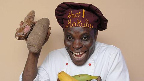 Mit Maniok- oder Yamswurzeln, Kochbananen und Chili kennt sich Robert Ahiagba aus.