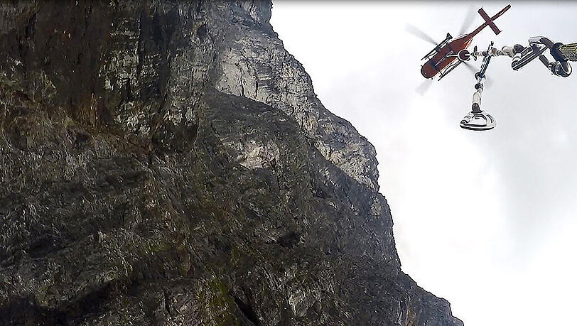 Rettungseinsatz an der Watzmann-Ostwand. Der Patient verstarb aber noch während des Flugs. (Archivbild) Rettungseinsatz an der Watzmann-Ostwand. Der Patient verstarb aber noch während des Flugs. (Archivbild)
