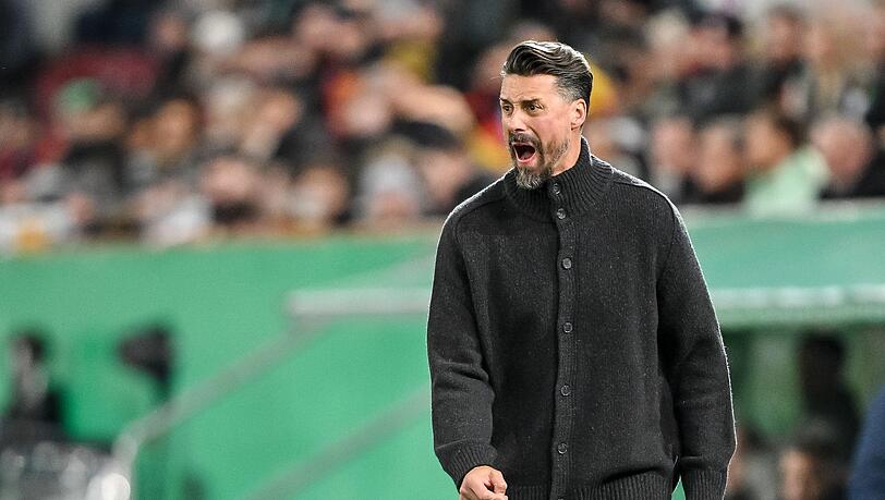 Der Frust muss raus: Sandro Wagner schreit am Spielfeldrand. Der Frust muss raus: Sandro Wagner schreit am Spielfeldrand.