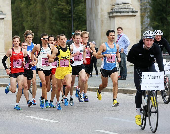 Bunte Kostüme, Kinder feuern ihre Eltern an, viel Schweiß und gute Laune: Die Bilder vom München Marathon 2012