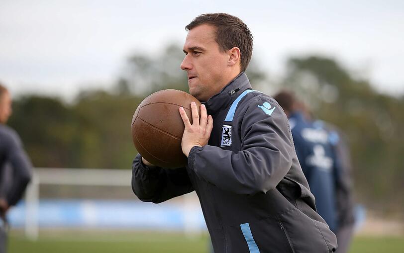 Schuften, stemmen, springen bis zu Erschöpfung. Die schweißtreibenden Trainingsbilder vom Dienstag zum Durchklicken.