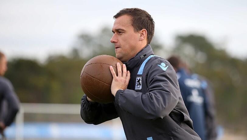 Schuften, stemmen, springen bis zu Erschöpfung. Die schweißtreibenden Trainingsbilder vom Dienstag zum Durchklicken. Schuften, stemmen, springen bis zu Erschöpfung. Die schweißtreibenden Trainingsbilder vom Dienstag zum Durchklicken.