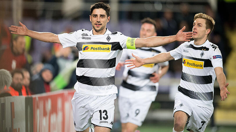 Lars Stindl erzielt drei Treffer und schießt Gladbach ins Achtelfinale.