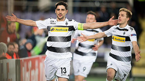 Lars Stindl erzielt drei Treffer und schießt Gladbach ins Achtelfinale.