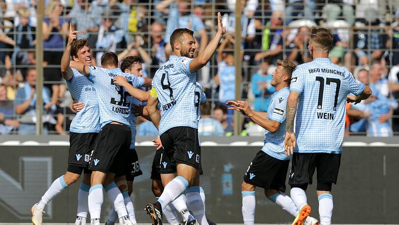 Auf ins letzte Wiesn-Heimspiel: Der TSV 1860 am Montagabend im Grünwalder gegen die Würzburger Kickers an.
