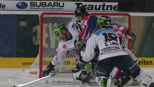 In diesem Spiel ist’s passiert: Greg Leeb brach sich am 3. Oktober gegen Mannheim den Mittelfuß – heute feiert er sein Comeback. In diesem Spiel ist’s passiert: Greg Leeb brach sich am 3. Oktober gegen Mannheim den Mittelfuß – heute feiert er sein Comeback.