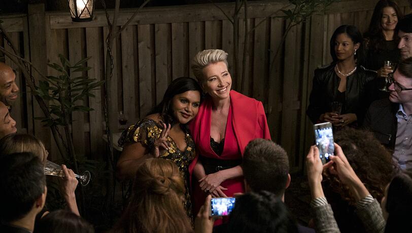 Die neue Autorin Molly Patel (Mindy Kaling, links) rettet ihre Chefin Katherine Newbury (Emma Thompson). Die neue Autorin Molly Patel (Mindy Kaling, links) rettet ihre Chefin Katherine Newbury (Emma Thompson).