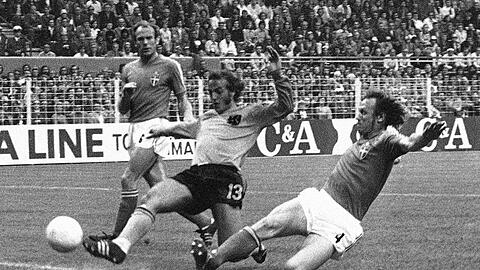 Johan Neeskens (M) wurde zweimal Vize-Weltmeister mit den Niederlanden.