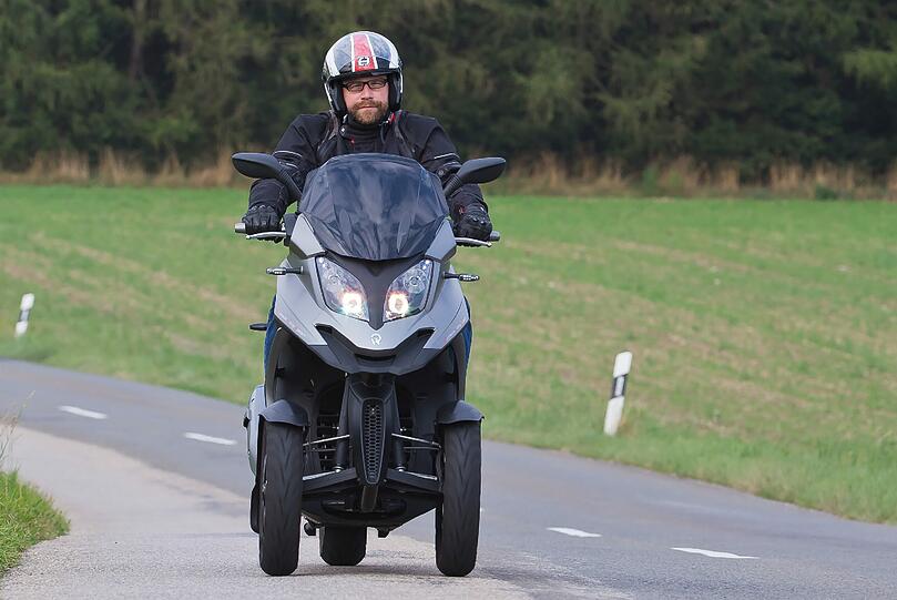 Cooler Flitzer: Der Dreirad-Roller Quadro3 kommt dank innovativer Neigetechnik sehr geschmeidig um die Kurve.