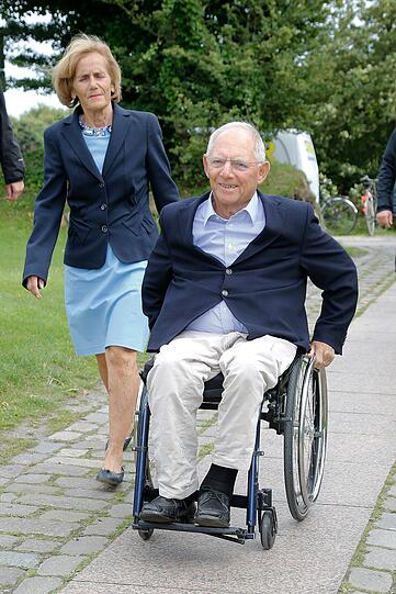 Bundesfinanzminister Dr. Wolfgang Schäuble (CDU) und Ehefrau Ingeborg Schäuble Sylter beim Sommerkonzert in der St. Severin Kirche in Keitum auf Sylt