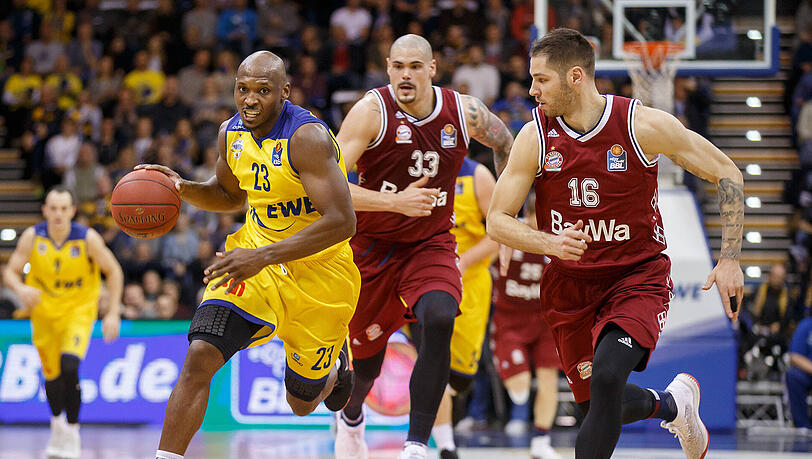 Die EWE Baskets Oldenburg an diesem Abend immer einen Schritt voraus: Rickey Paulding läuft der Bayern-Defense davon. Die EWE Baskets Oldenburg an diesem Abend immer einen Schritt voraus: Rickey Paulding läuft der Bayern-Defense davon.