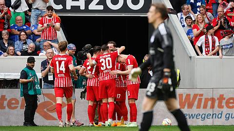 Der SC Freiburg setzte sich souverän gegen den FC Schalke 04 durch.