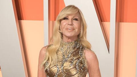 Donatella Versace auf dem roten Teppich in Los Angeles.