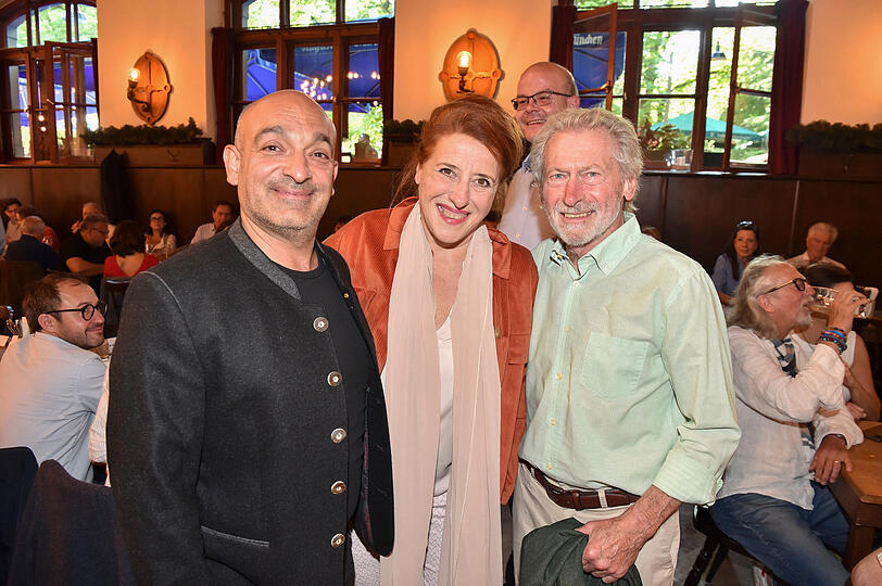 Django Asül und Luise Kinseher waren Teil des Unterhaltungsprogramms, Paul Breitner saß im Publikum. Django Asül und Luise Kinseher waren Teil des Unterhaltungsprogramms, Paul Breitner saß im Publikum.