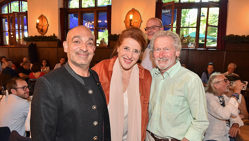 Django Asül und Luise Kinseher waren Teil des Unterhaltungsprogramms, Paul Breitner saß im Publikum. Django Asül und Luise Kinseher waren Teil des Unterhaltungsprogramms, Paul Breitner saß im Publikum.