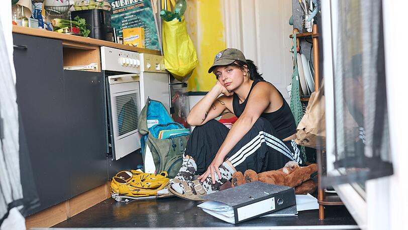 Luisa (31) aus Leipzig muss als alleinerziehende Mutter jeden Monat mit Geldsorgen bestreiten. Luisa (31) aus Leipzig muss als alleinerziehende Mutter jeden Monat mit Geldsorgen bestreiten.
