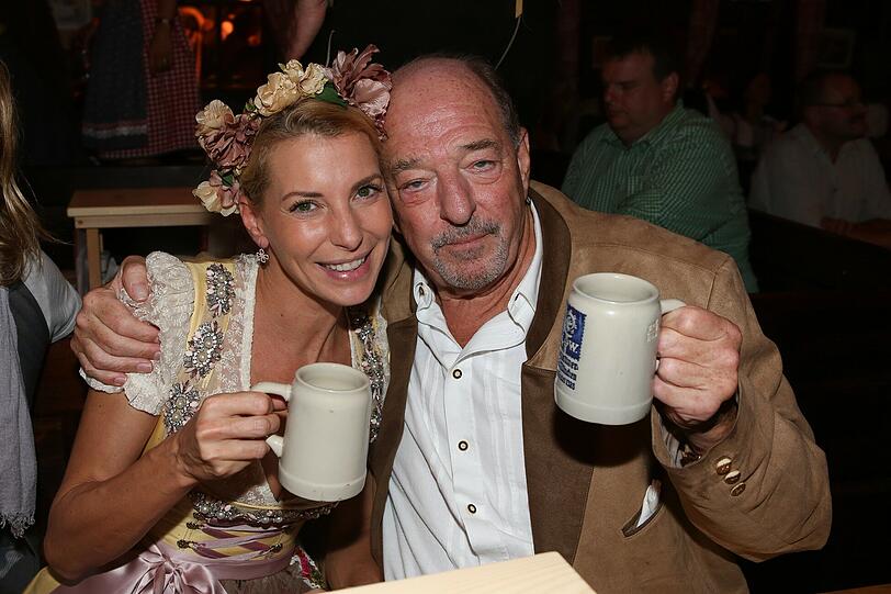 Ralph Siegel mit Tochter Giulia in der Bratwurst.