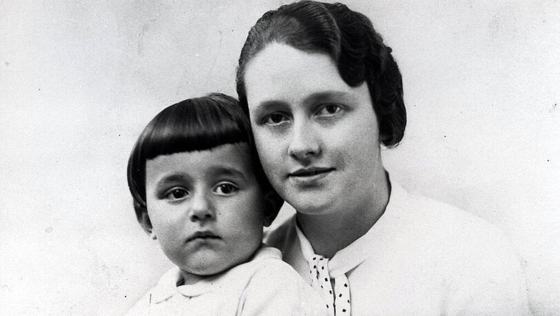 Am 3. Geburtstag in der Eifel:
Mario mit Mama Alice Adorf. Am 3. Geburtstag in der Eifel:
Mario mit Mama Alice Adorf.