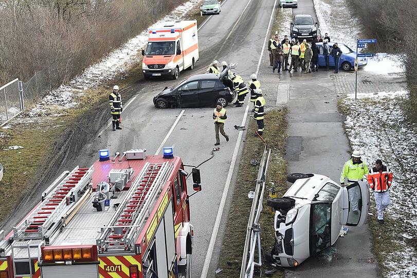 Heftiger Zusammenstoß zwischen einem Toyota und einem Skoda im Kreis Vaterstetten