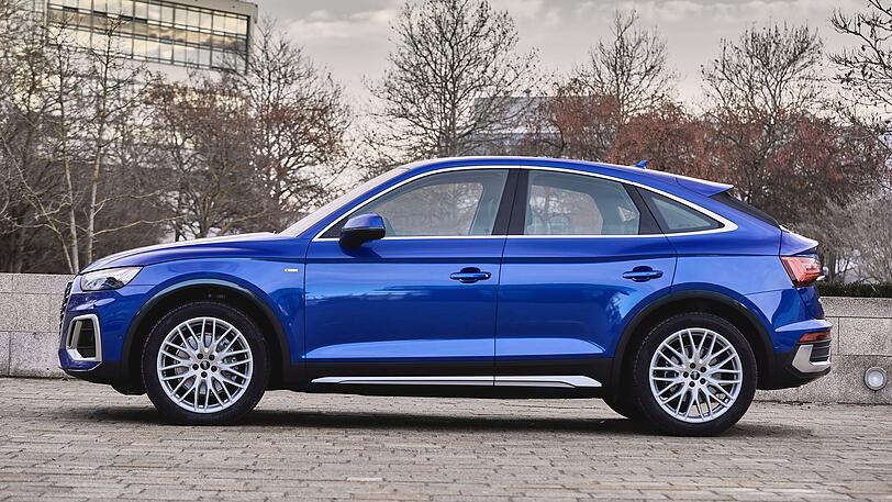 In der Seitenansicht kommt die Coupé-Form des Q5 Sportback am besten zur Geltung.