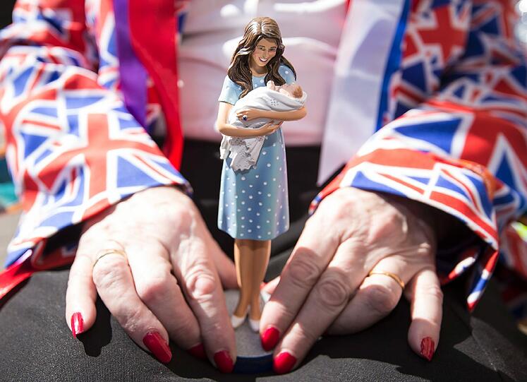Immer mehr verrückte Briten schlagen ihr Lager vor dem St. Mary's Hospital in London auf und warten sehnsüchtig auf die Geburt des zweiten Royal Babys. Die Bilder.