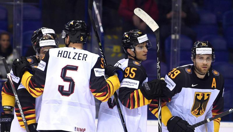 Die DEB-Spieler feiern den Sieg gegen Frankreich. Die DEB-Spieler feiern den Sieg gegen Frankreich.