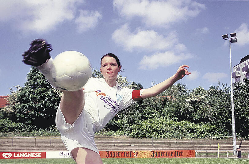 &bdquo;Eine andere Liga&ldquo;: Karoline Herfuhrt spielt eine junge Frauenfußballerin, die nach einer Brustkrebs-OP nur schwer wieder zurück ins Leben findet. Foto: ZDF